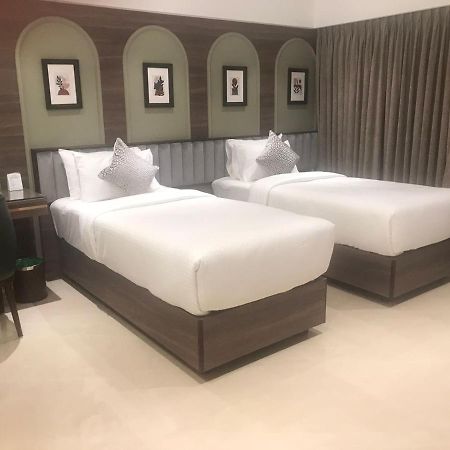 The International By Tunga Hotell Mumbai Exteriör bild
