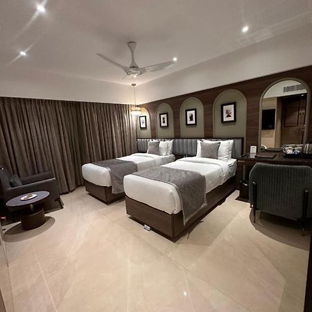 The International By Tunga Hotell Mumbai Exteriör bild