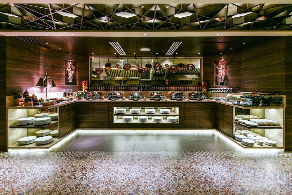 The International By Tunga Hotell Mumbai Exteriör bild