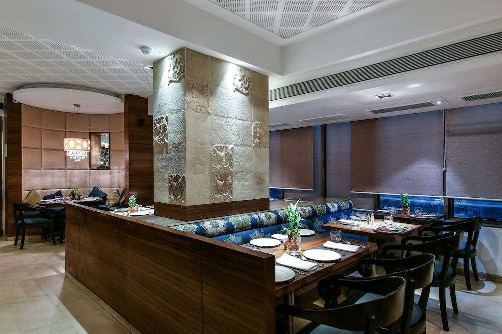 The International By Tunga Hotell Mumbai Exteriör bild