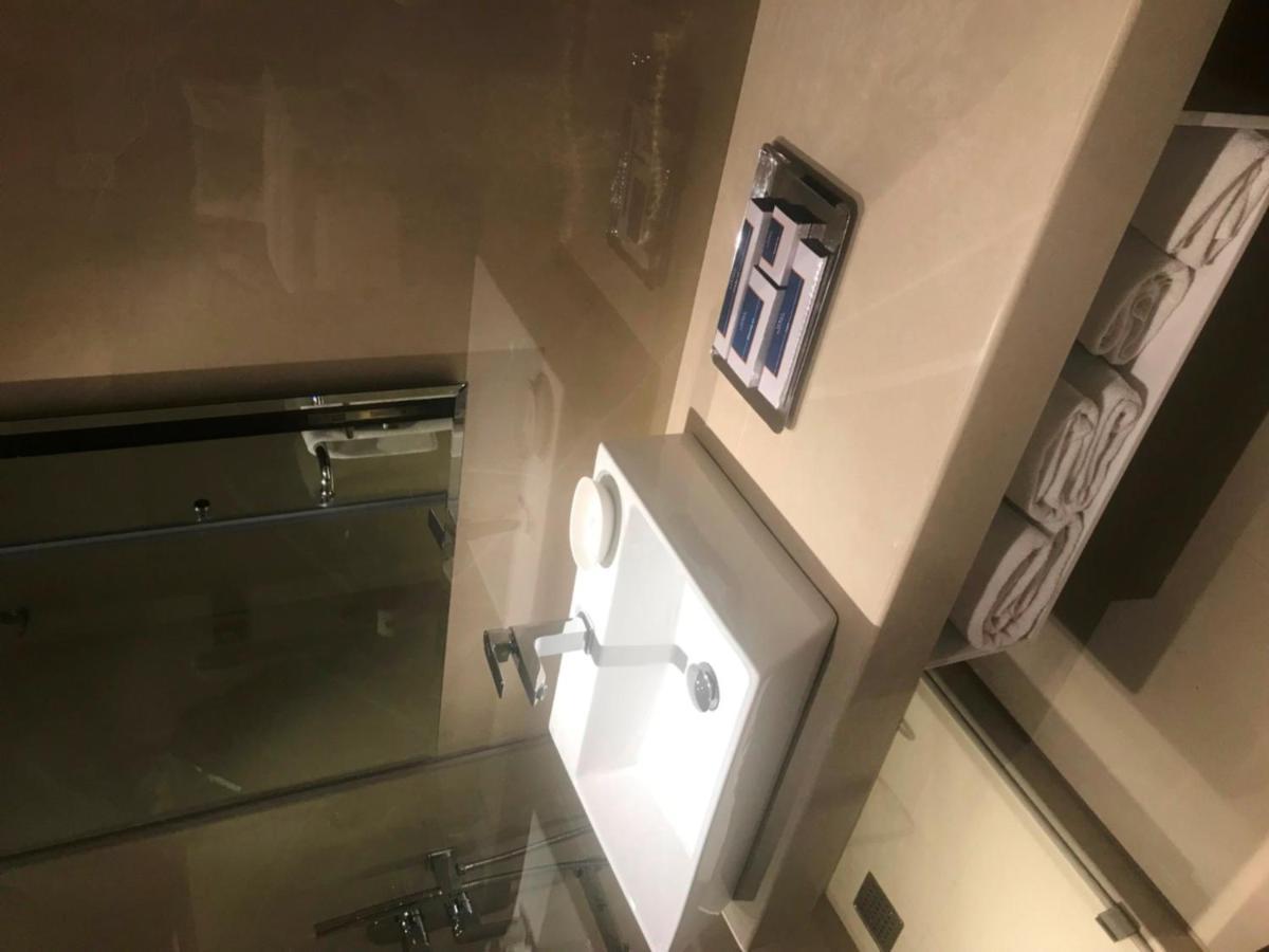 The International By Tunga Hotell Mumbai Exteriör bild