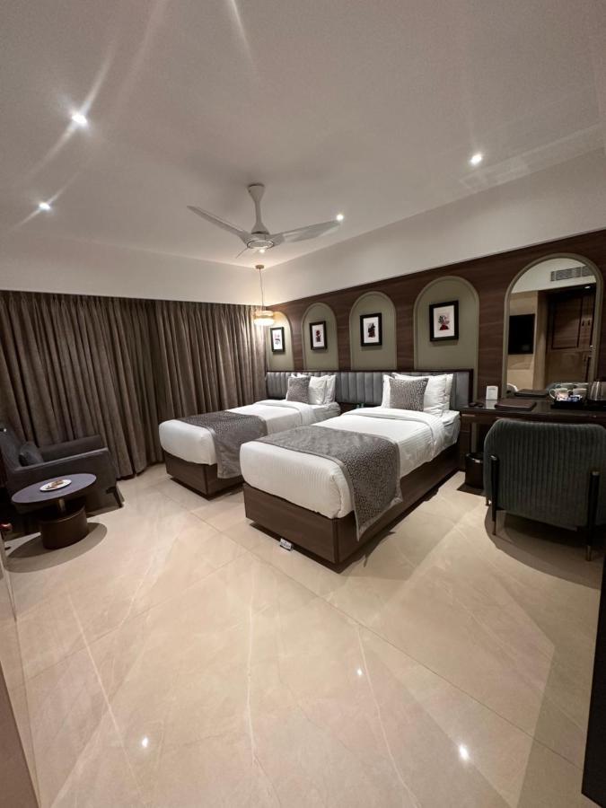 The International By Tunga Hotell Mumbai Exteriör bild