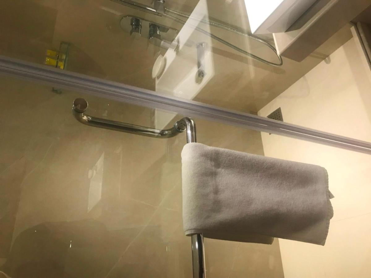 The International By Tunga Hotell Mumbai Exteriör bild