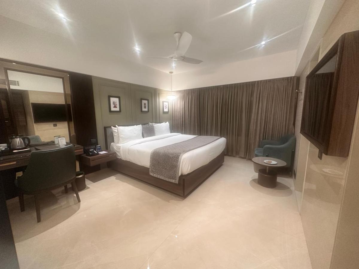 The International By Tunga Hotell Mumbai Exteriör bild