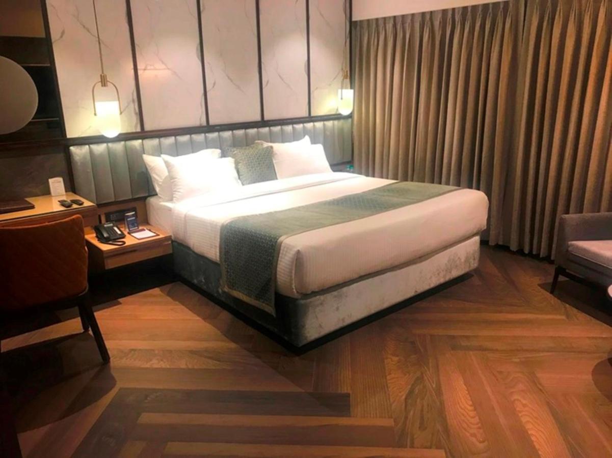 The International By Tunga Hotell Mumbai Exteriör bild