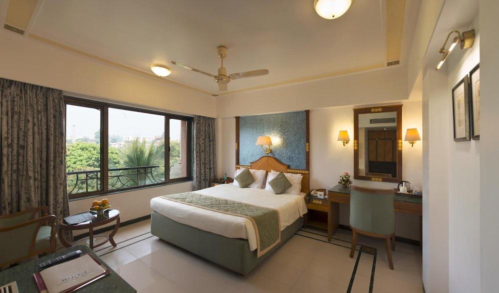 The International By Tunga Hotell Mumbai Exteriör bild