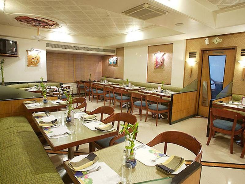 The International By Tunga Hotell Mumbai Exteriör bild
