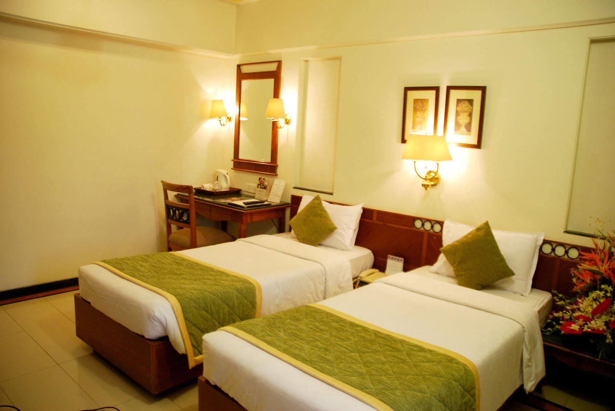 The International By Tunga Hotell Mumbai Exteriör bild