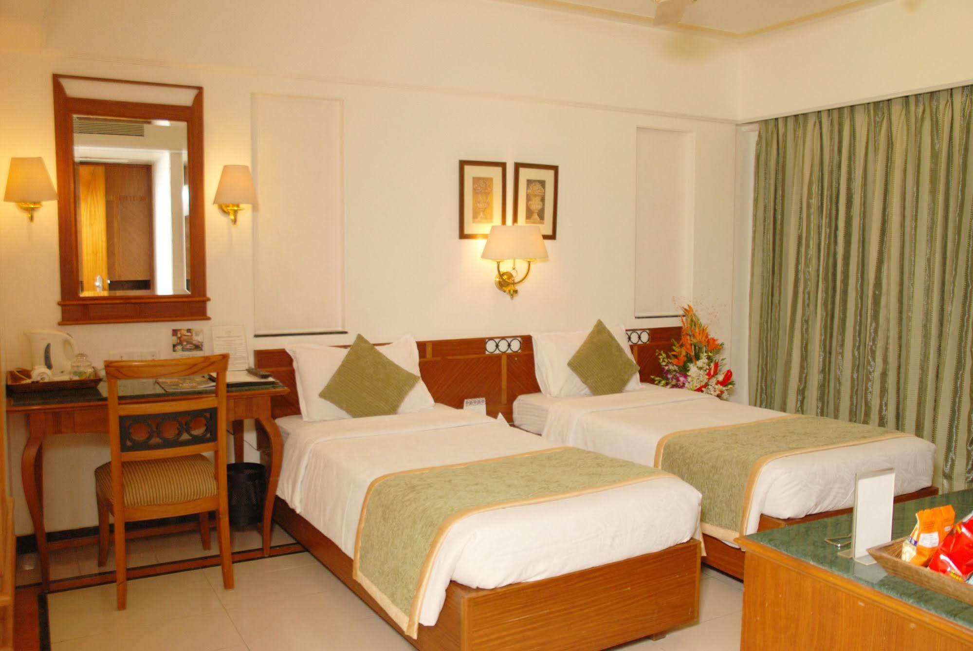 The International By Tunga Hotell Mumbai Exteriör bild