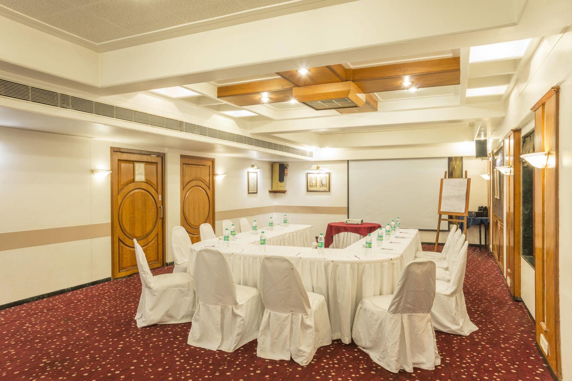 The International By Tunga Hotell Mumbai Exteriör bild