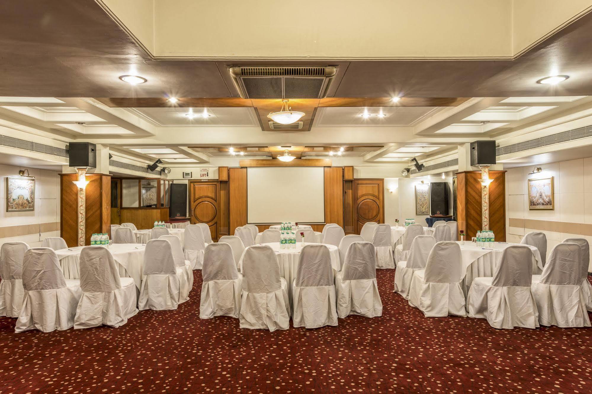 The International By Tunga Hotell Mumbai Exteriör bild