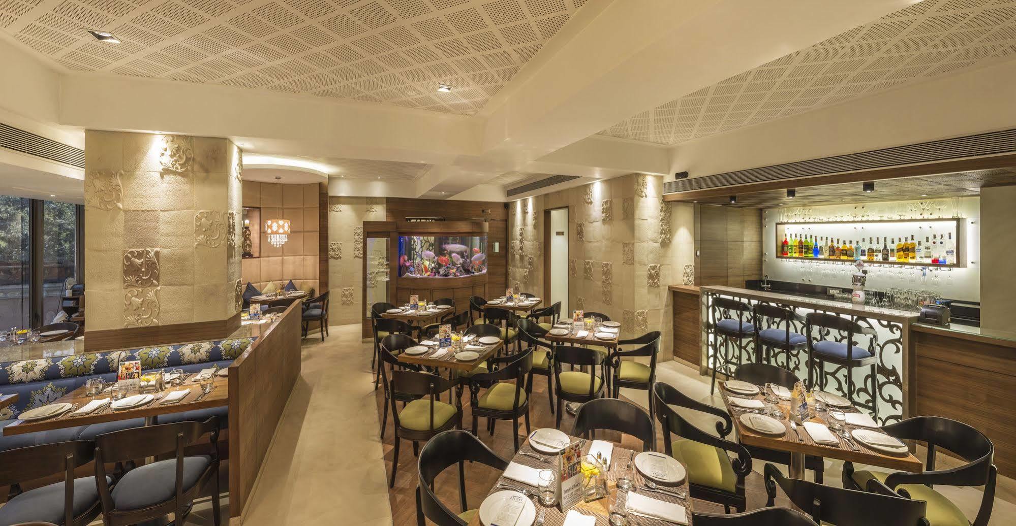 The International By Tunga Hotell Mumbai Exteriör bild