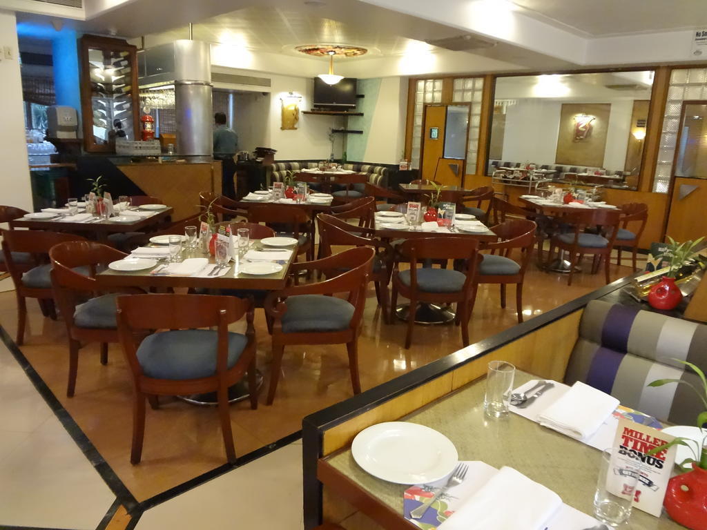 The International By Tunga Hotell Mumbai Exteriör bild